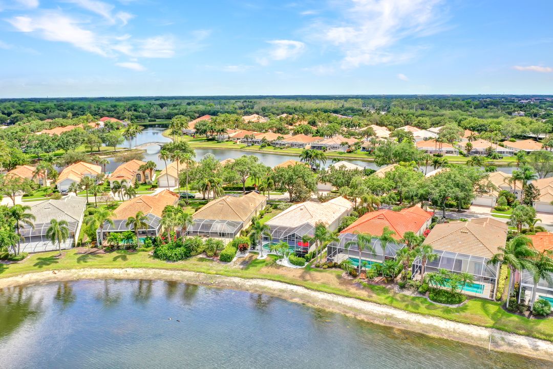 5441 Freeport Ln, Naples, FL 34119