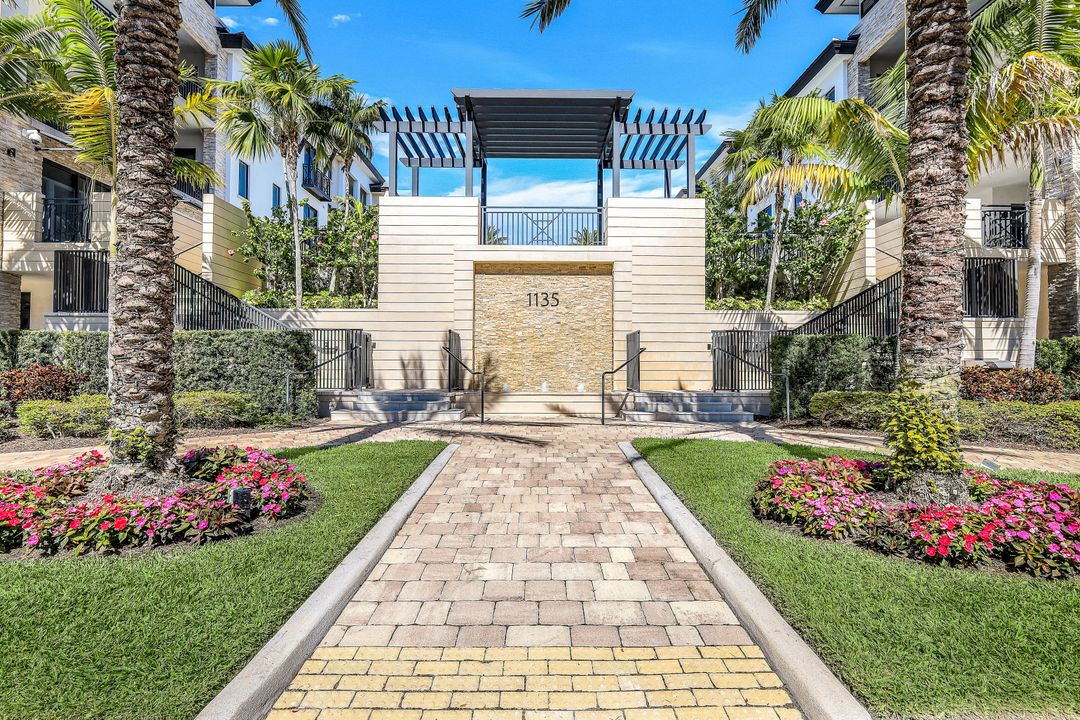 1135 3rd Ave S #518, Naples, FL 34102