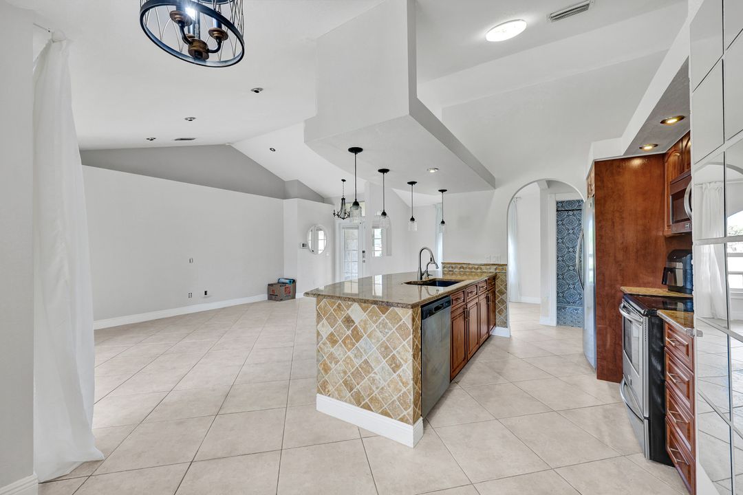 1701 54th Terrace SW, Naples, FL 34116