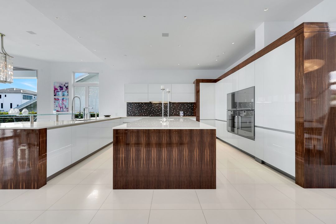 260 Channel Dr, Naples, FL 34108