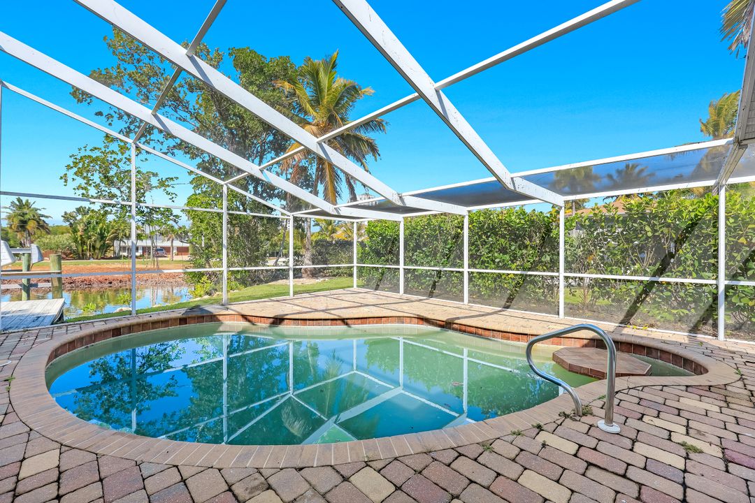 730 Glendale Ave, Naples, FL 34110