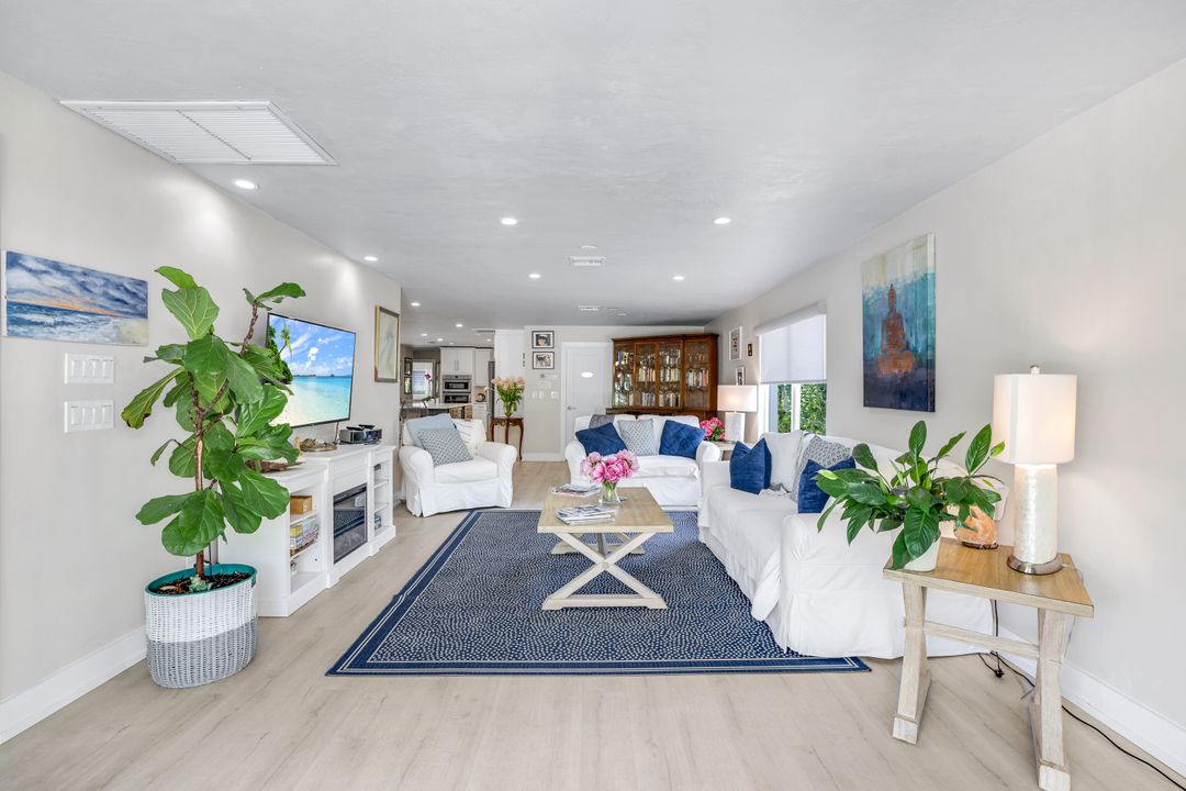 699 104th Ave N, Naples, FL 34108