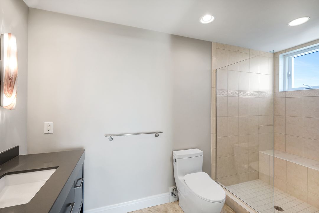 275 Indies Way #1606, Naples, FL 34110