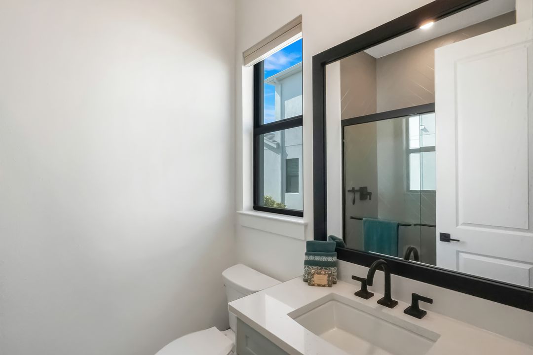 2428 Waterfront Cir, Sarasota, FL 34240