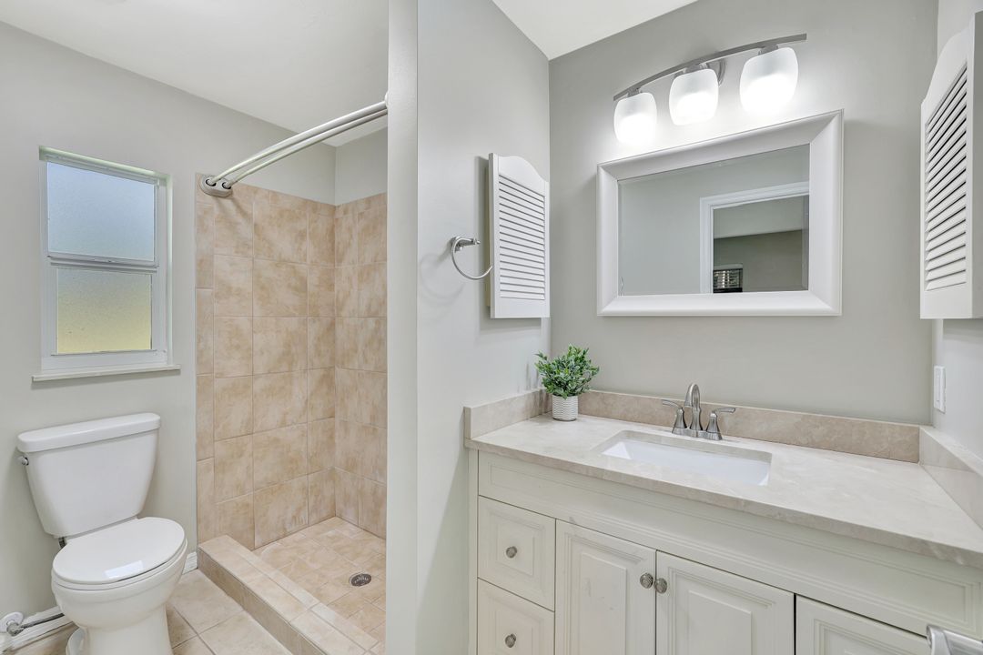 495 9th St SW, Naples, FL 34117