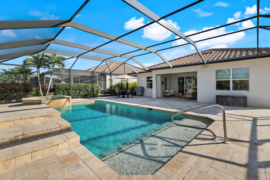 9103 Graphite Cir, Naples, FL 34120