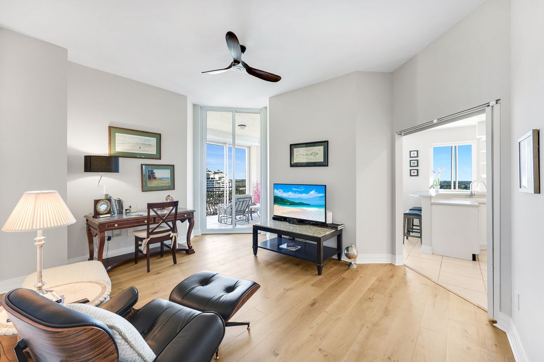 425 Dockside Dr #10, Naples, FL 34110