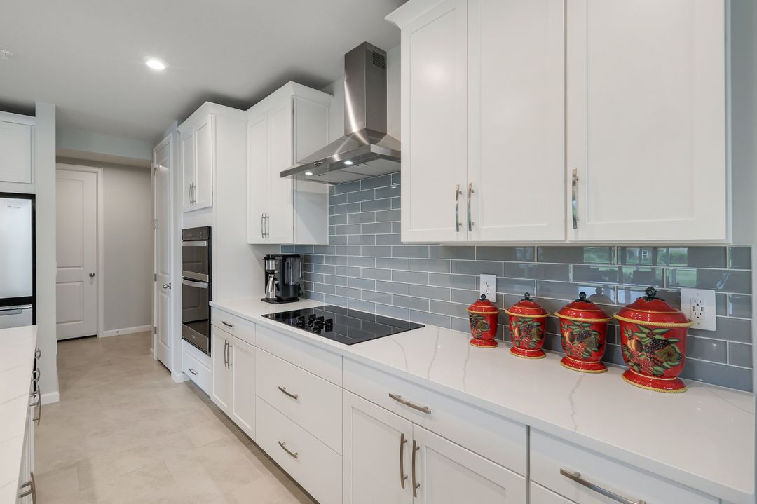 4563 Arboretum Cir #101, Naples, FL 34112