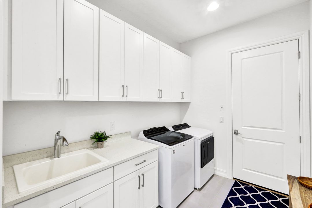 6161 Megans Bay Dr, Naples, FL 34112