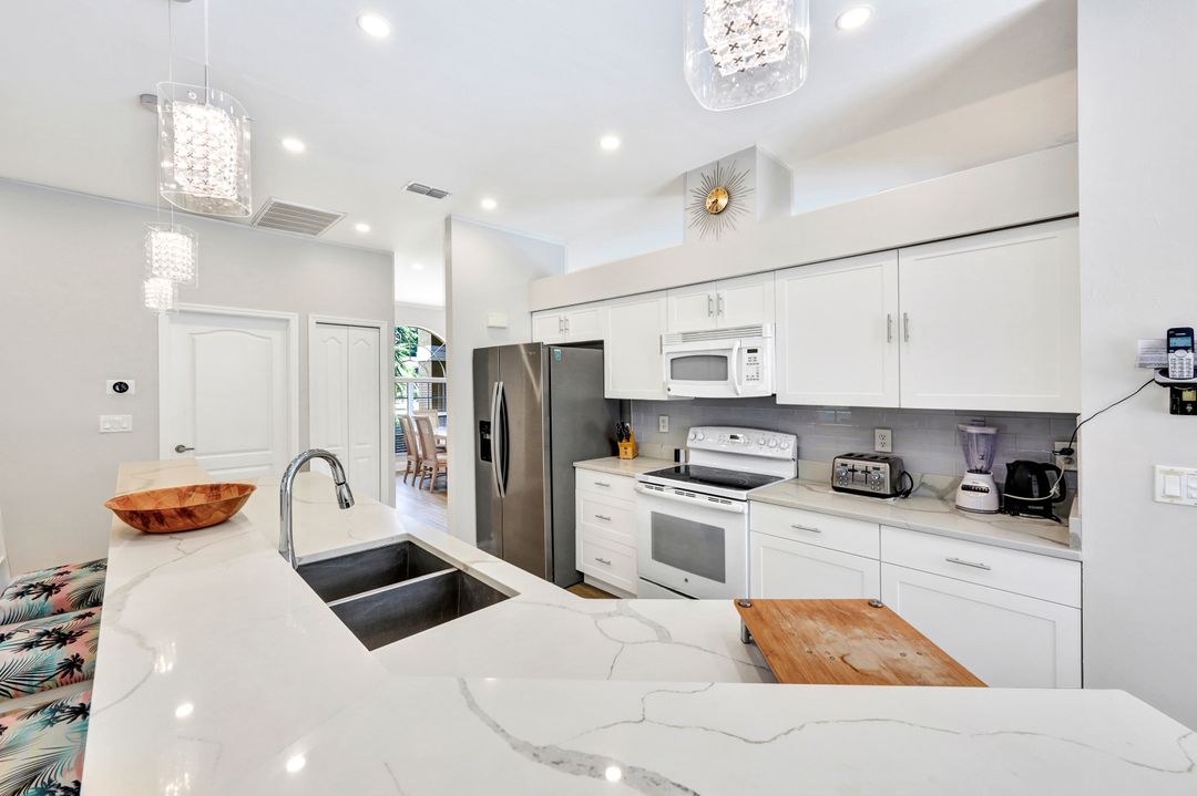 707 Teton Ct, Naples, FL 34104