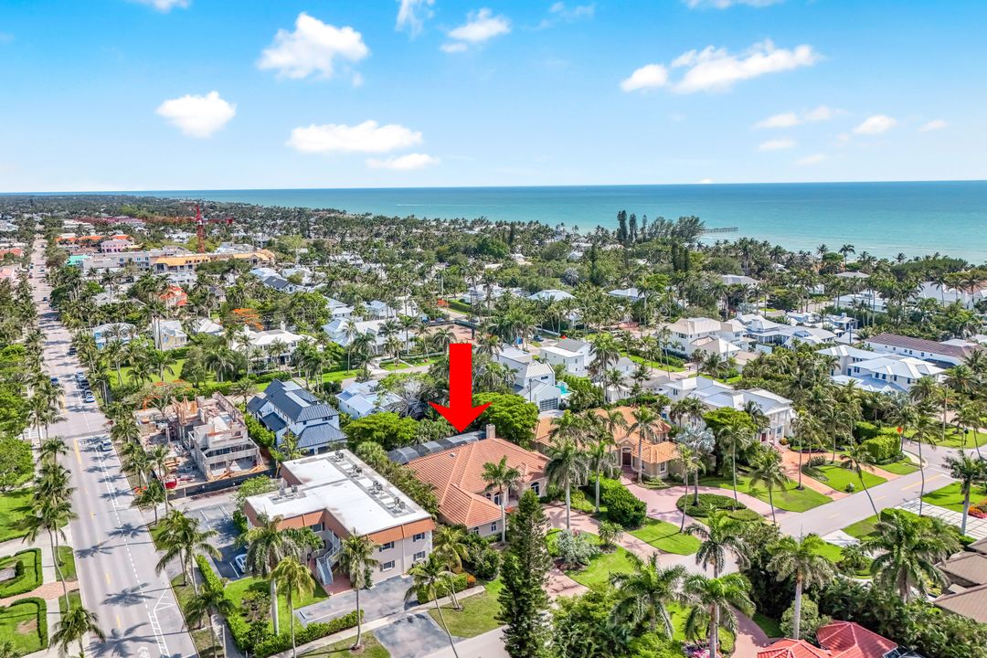 258 9th Ave S, Naples, FL 34102