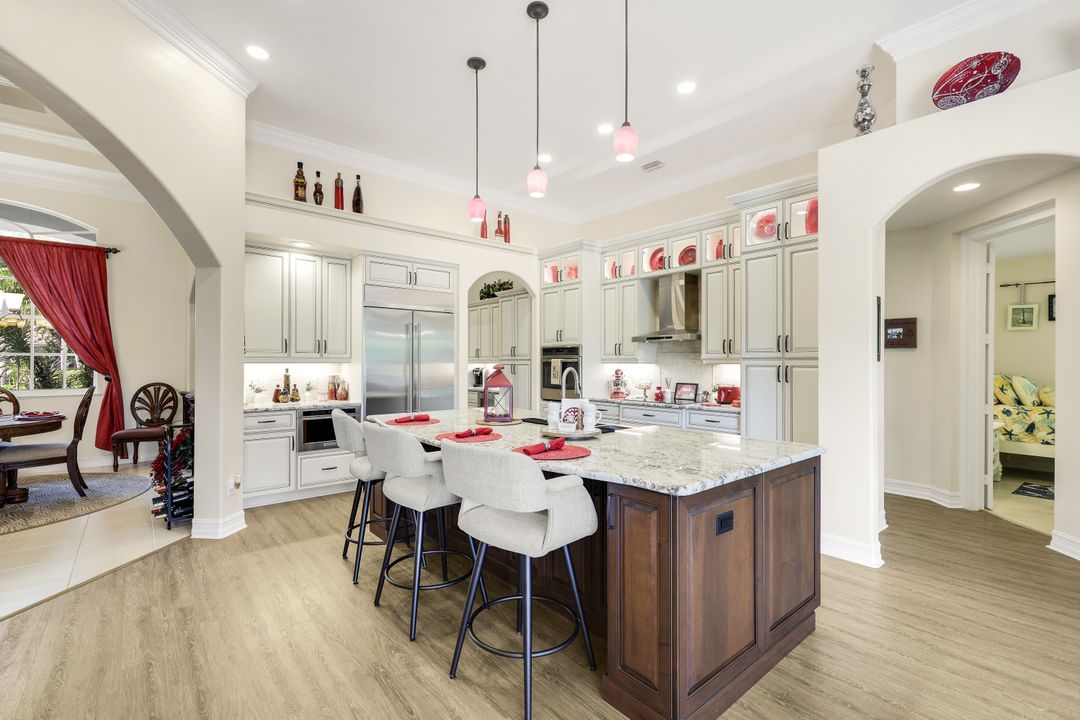 5926 Amberwood Dr, Naples, FL 34110