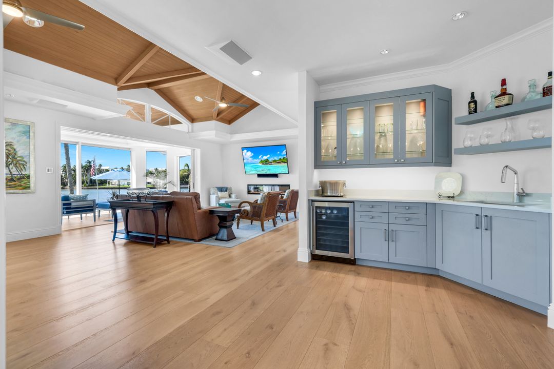 400 Springline Dr, Naples, FL 34102