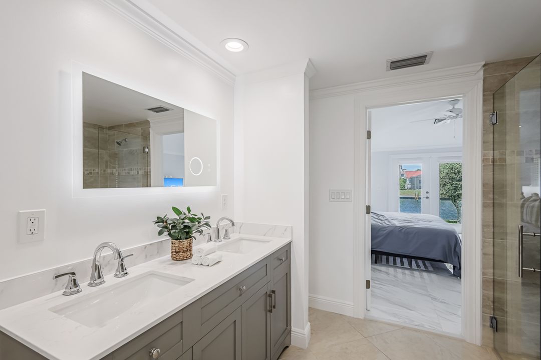 455 Bayside Ave, Naples, FL 34108