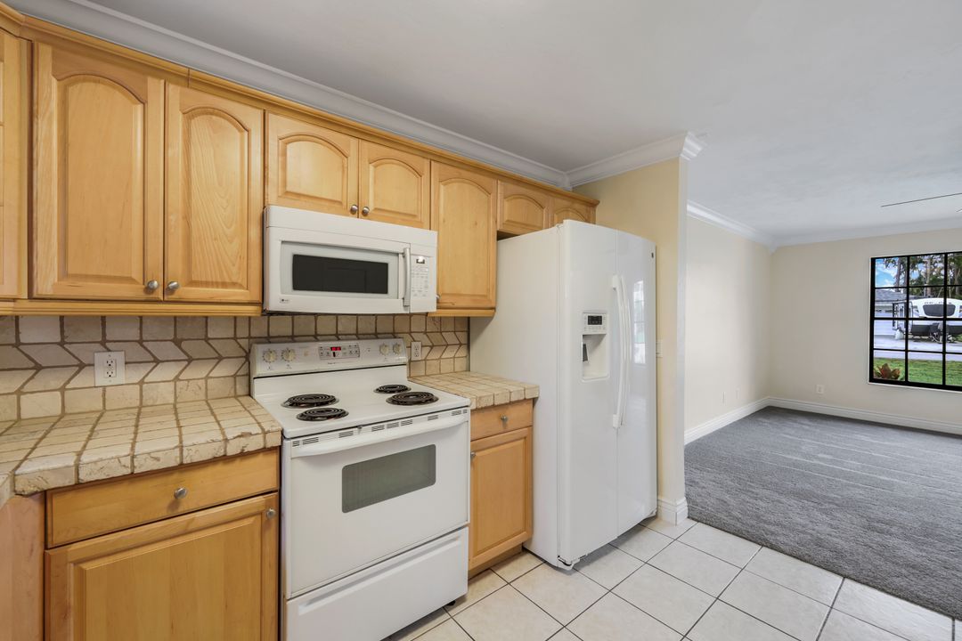 9052 Murcott Dr W, Fort Myers, FL 33967