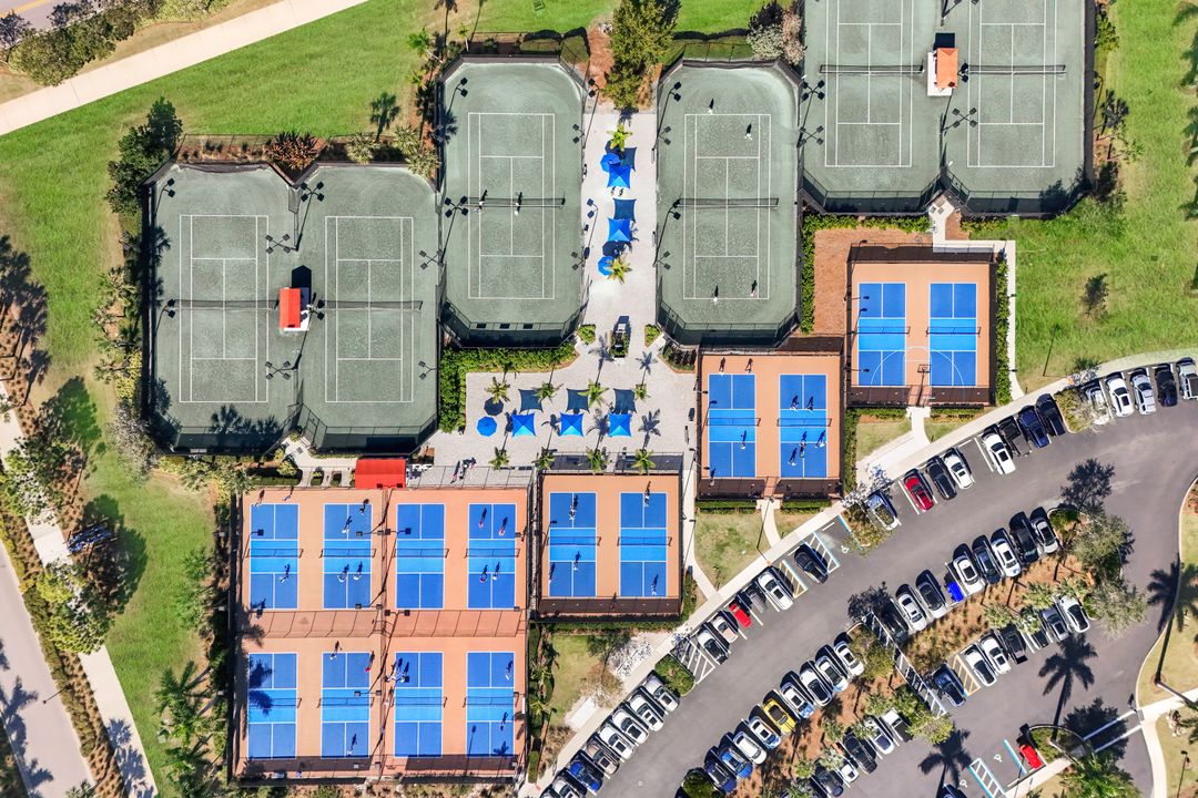 5750 Clarendon Dr, Naples, FL 34113