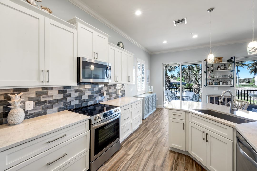 8839 Nautical Landing Cir #201, Naples, FL 34120