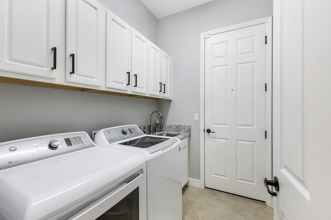 28122 Kerry Ct, Bonita Springs, FL 34135