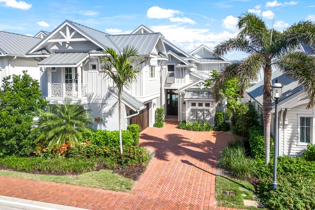 91 14th St S, Naples, FL 34102