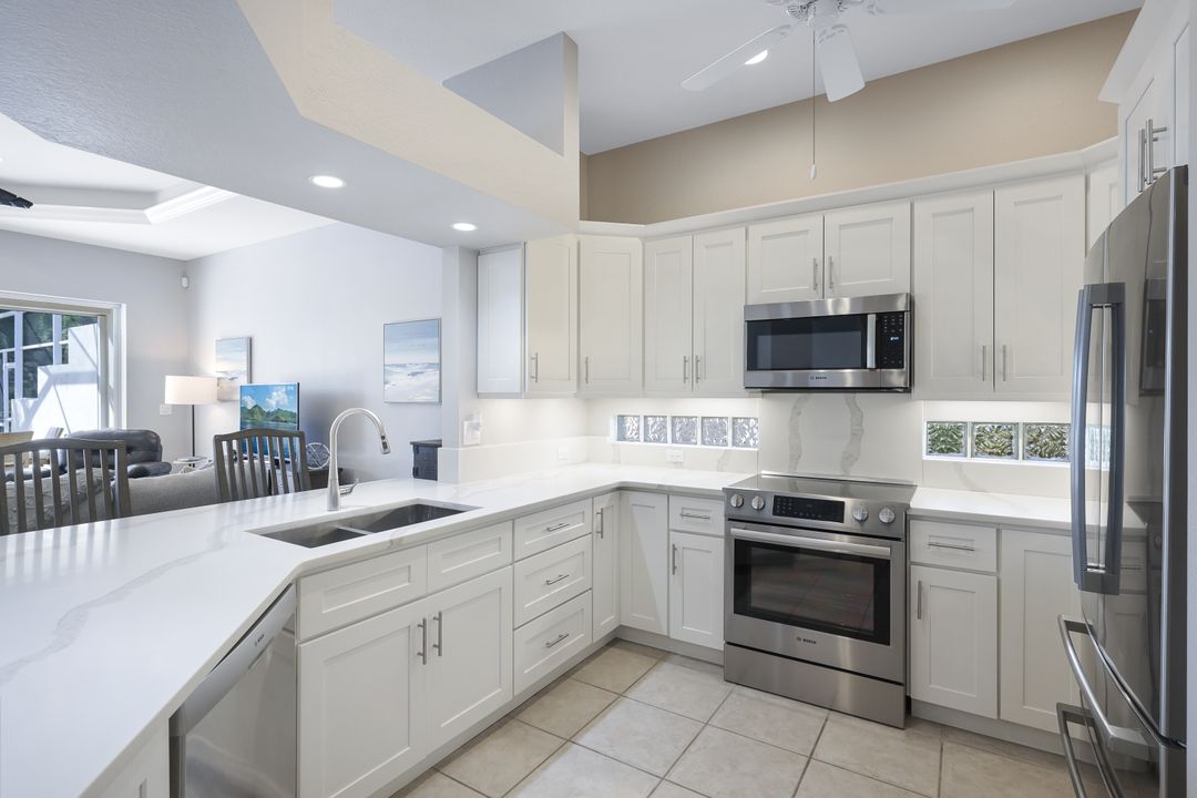 463 Tullamore Ln, Naples, FL 34110