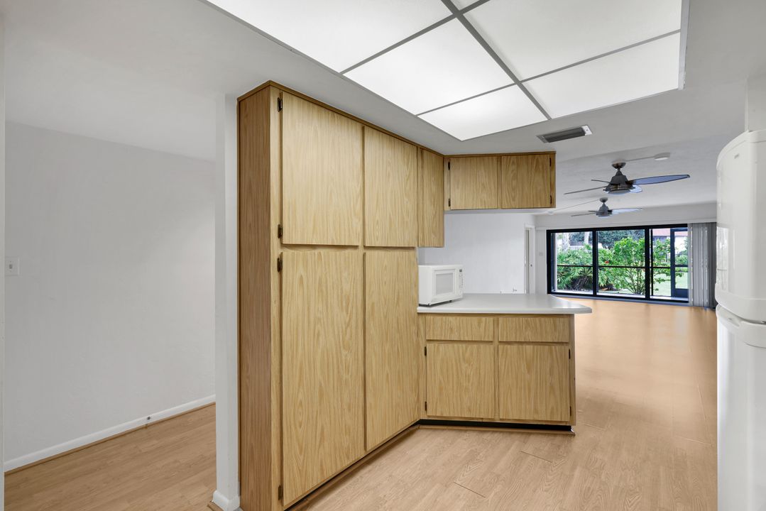 4963 Pepper Cir #D-102, Naples, FL 34113