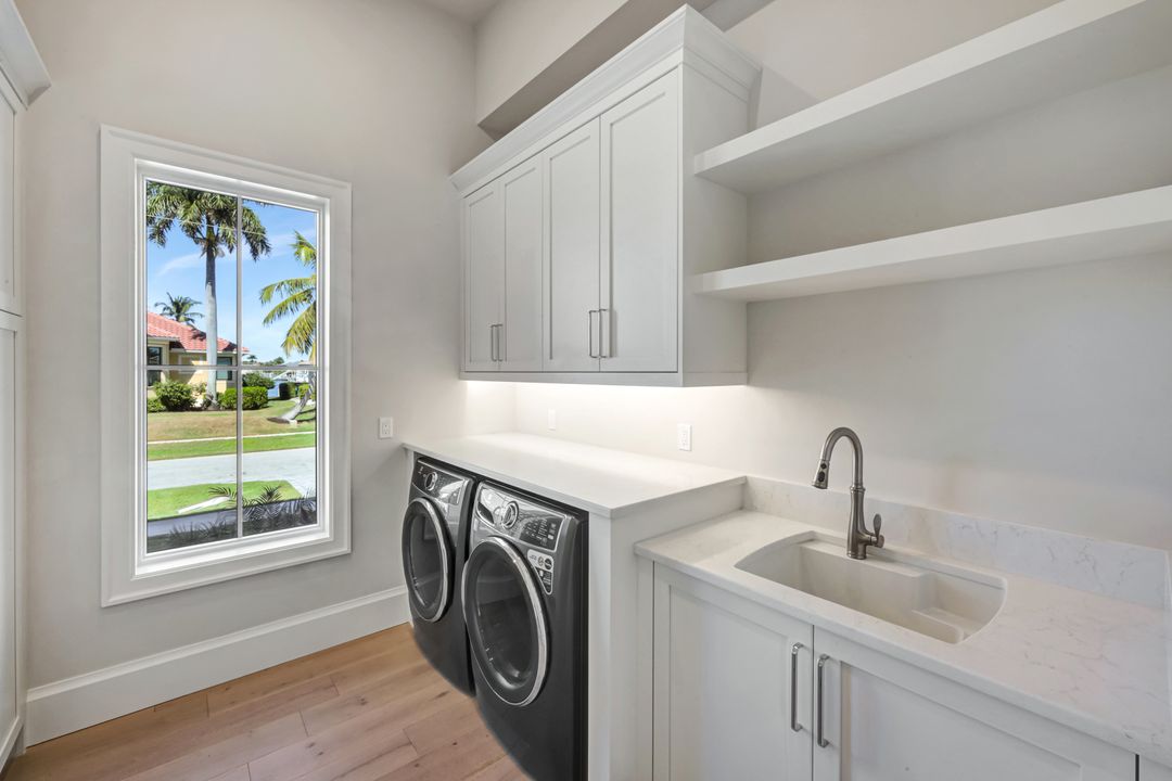 860 Banyan Ct, Marco Island, FL 34145