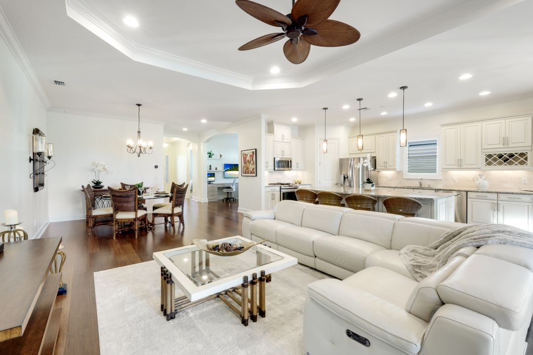 9368 Terresina Dr, Naples, FL 34119