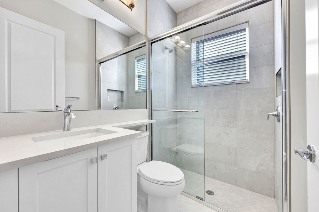 2440 Cambridge Wy, Naples, FL 34112