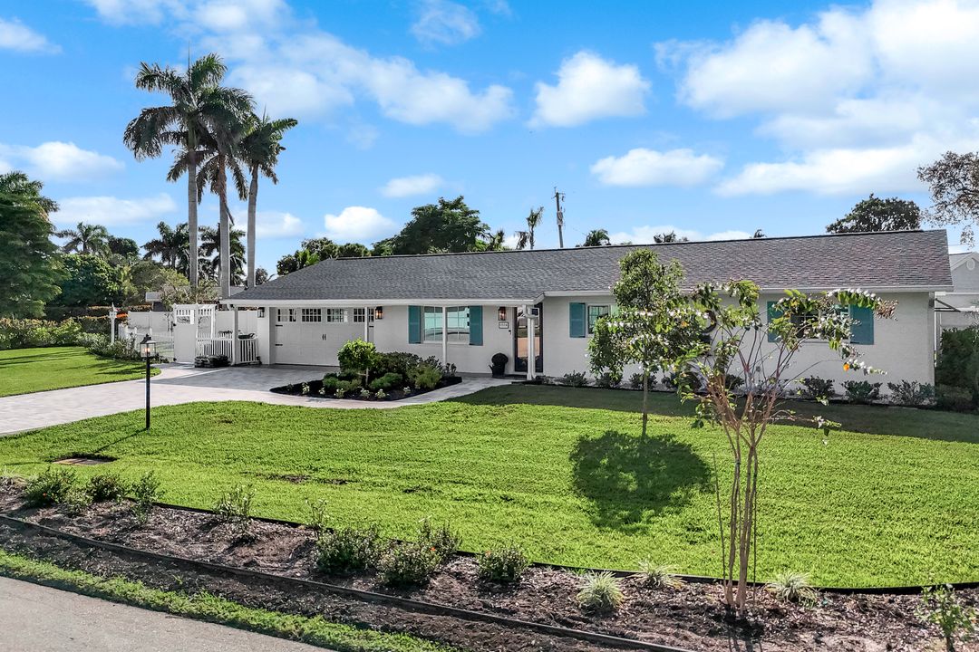 1086 N Town and River Dr, Fort Myers, FL 33919
