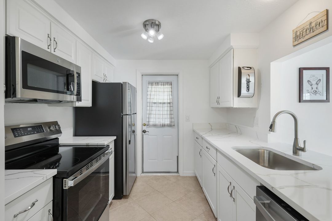 11330 Linda Loma Dr, Fort Myers, FL 33908