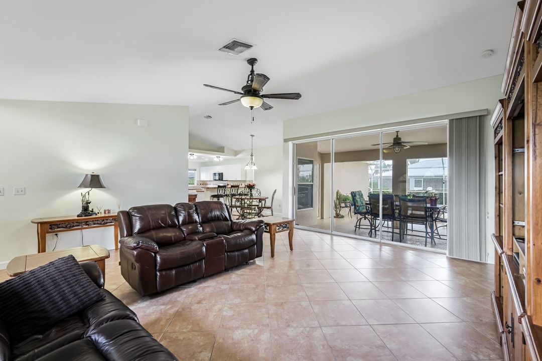 1933 SW 38th St, Cape Coral, FL 33914