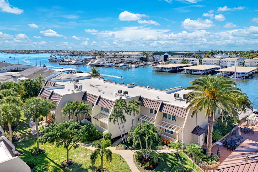 800 River Point Dr #212, Naples, FL 34102