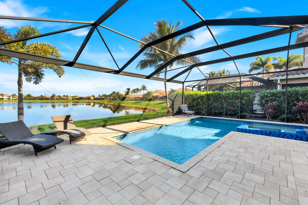 2735 Cinnamon Bay Cir, Naples, FL 34119