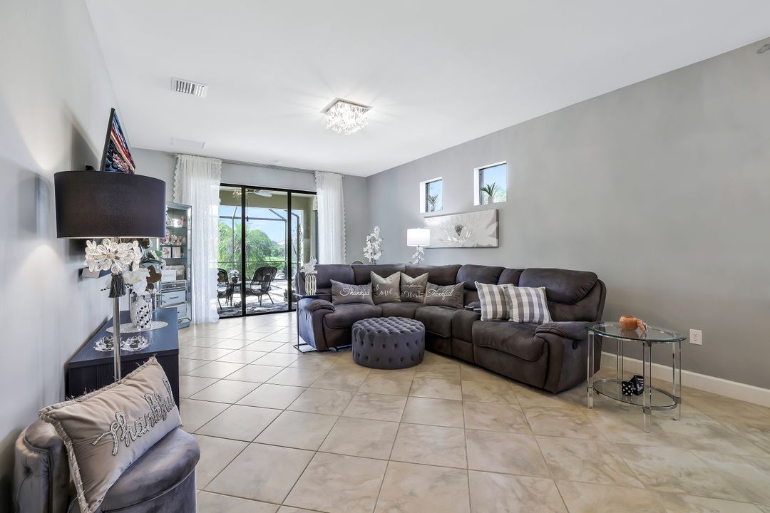 7659 Jacaranda Ln, Naples, FL 34114