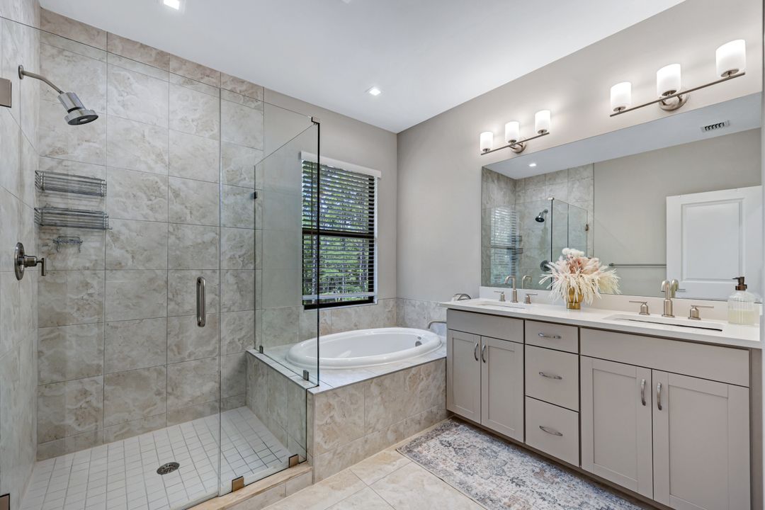 7348 Rockefeller Dr, Naples, FL 34119