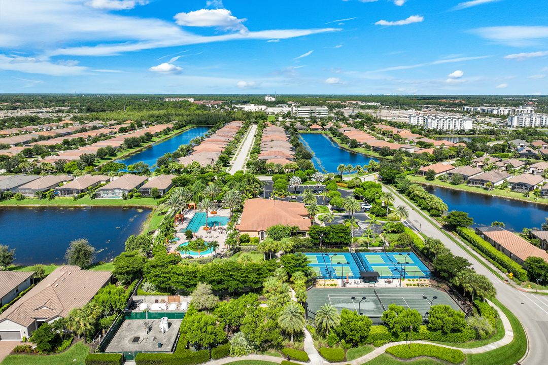 8362 Viale Cir, Naples, FL 34114