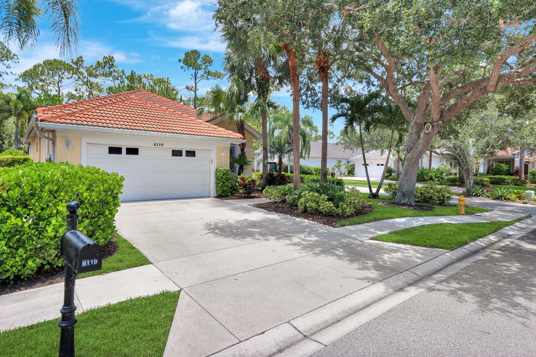 6119 Manchester Pl, Naples, FL 34110
