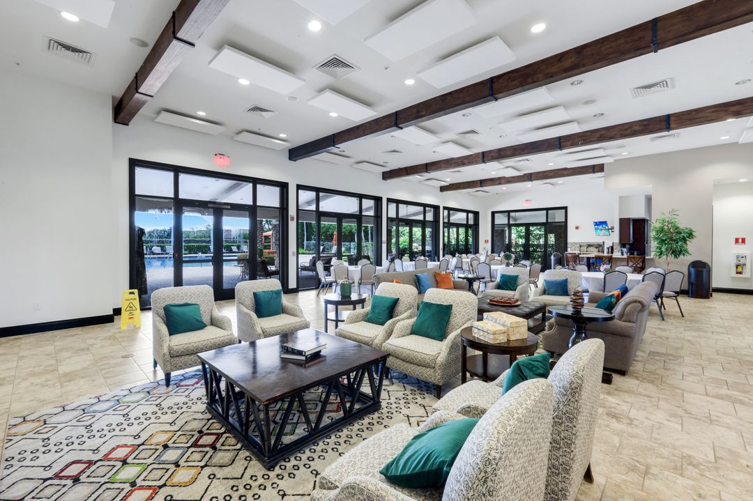 8362 Viale Cir, Naples, FL 34114