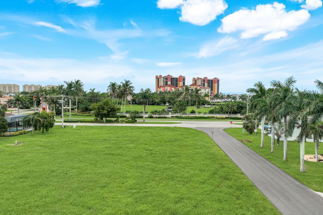 5425 SW 16th Pl, Cape Coral, FL 33914