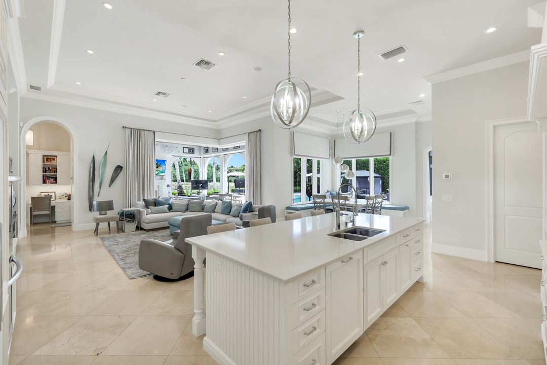 2885 Escada Ct, Naples, FL 34109