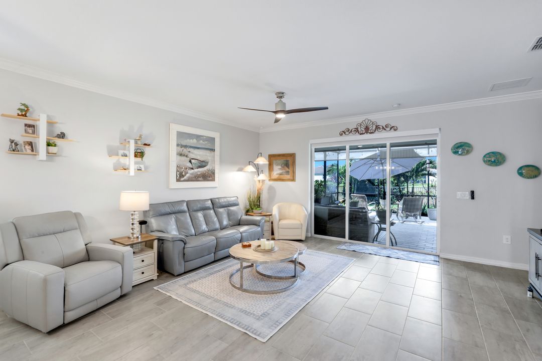 2193 Clementine St, Naples, FL 34120