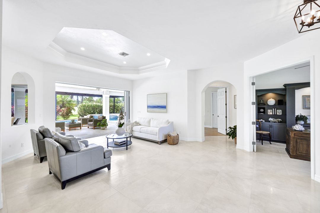 8028 Tiger Lily Dr, Naples, FL 34113