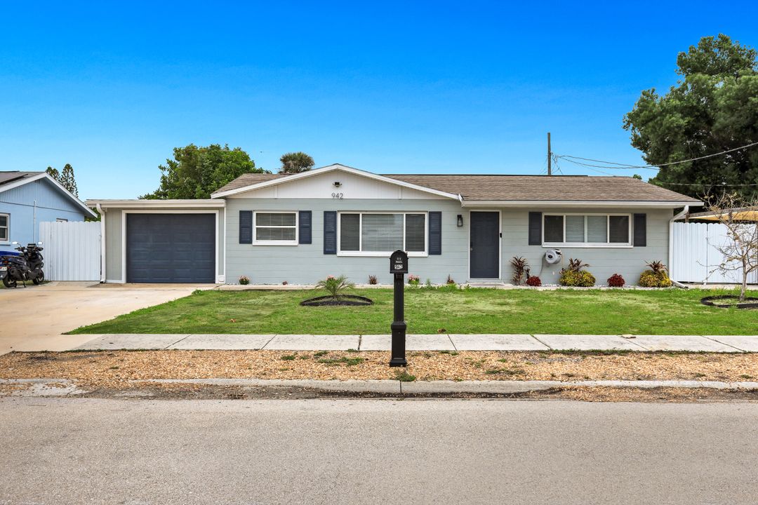 942 Narcissus St, North Fort Myers, FL 33903