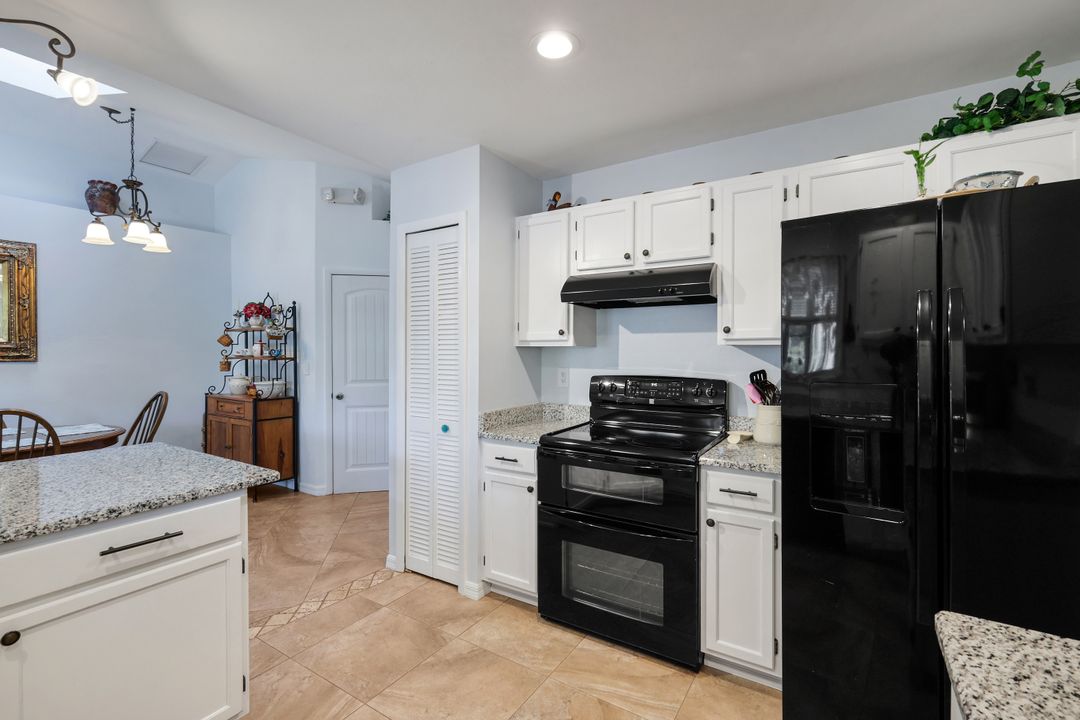9814 Country Oaks Dr, Fort Myers, FL 33967
