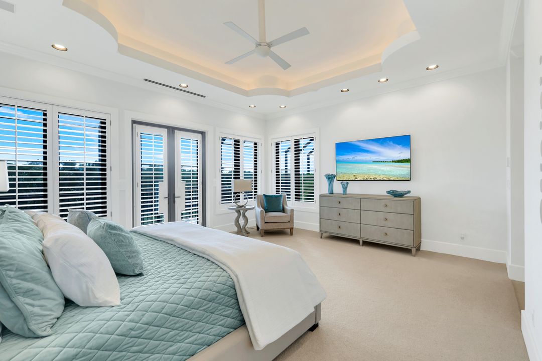 1450 Gulfstar Dr S, Naples, FL 34112