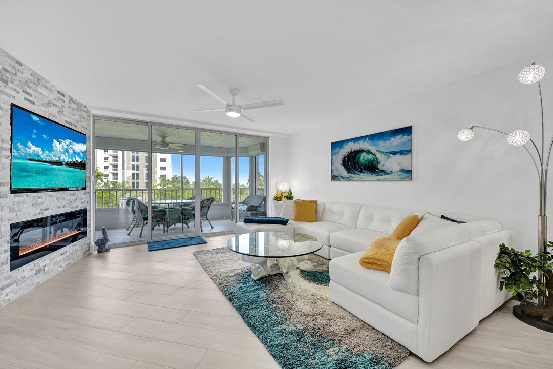 11118 Gulf Shore Dr #302, Naples, FL 34108