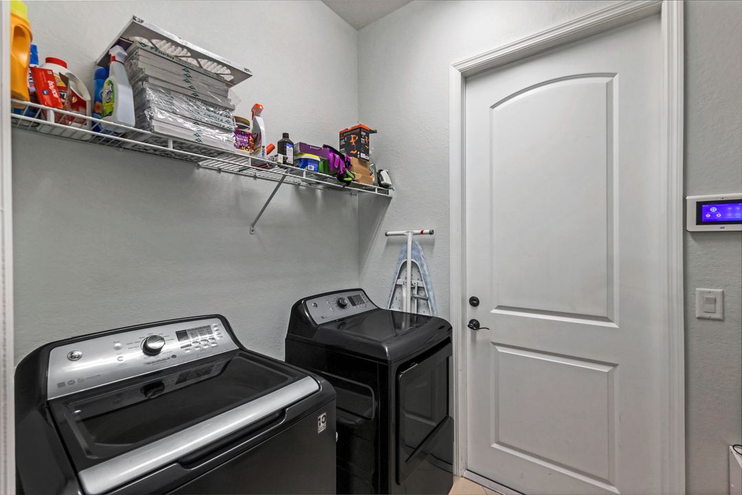1685 Serrano Cir, Naples, FL 34105