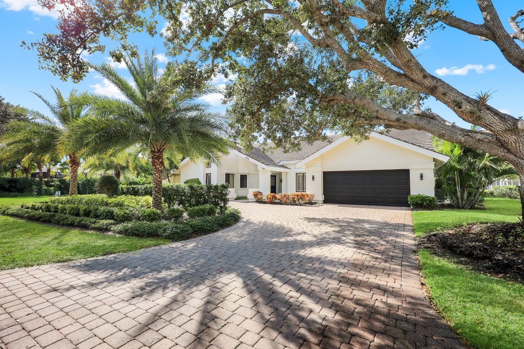 806 Knoll Wood Ct, Naples, FL 34108