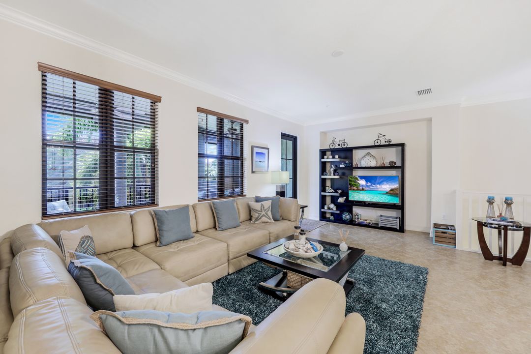 9082 Albion Ln S #6702, Naples, FL 34113