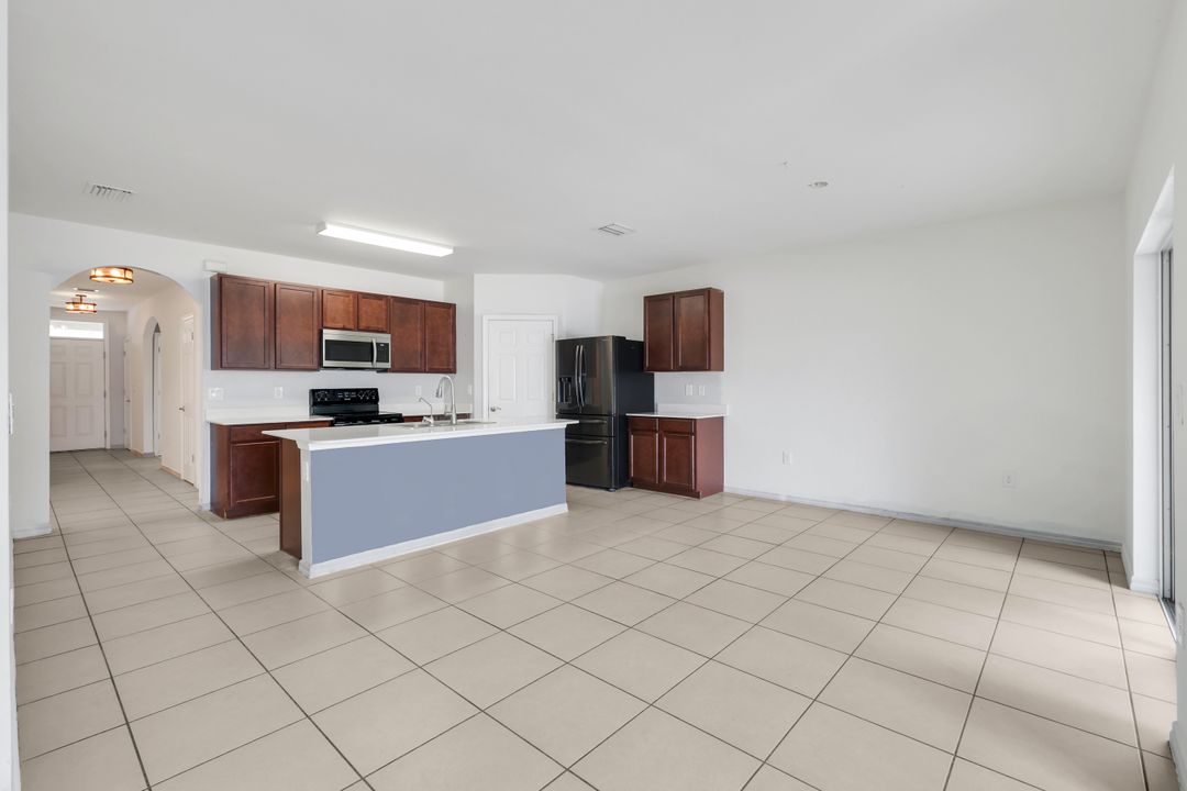 8117 Sandpiper Rd, Fort Myers, FL 33967